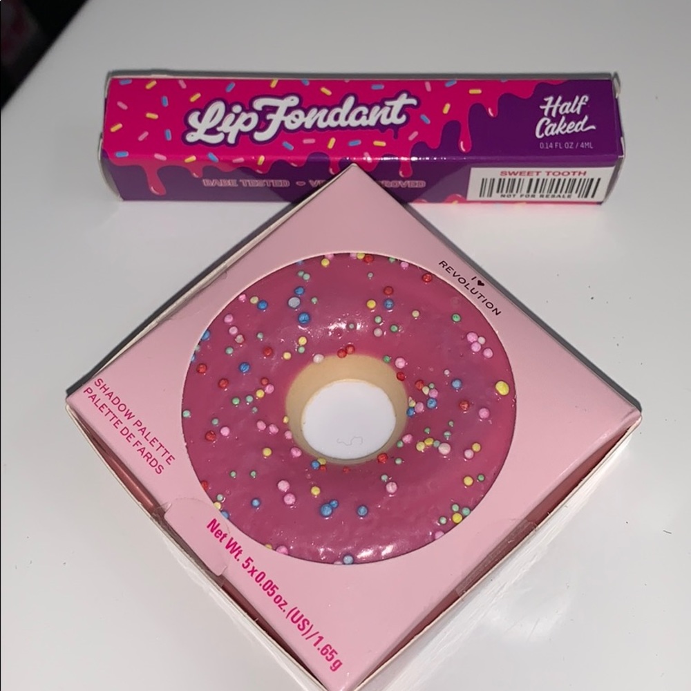 Makeup Revolution Raspberry Icing Donut Palette